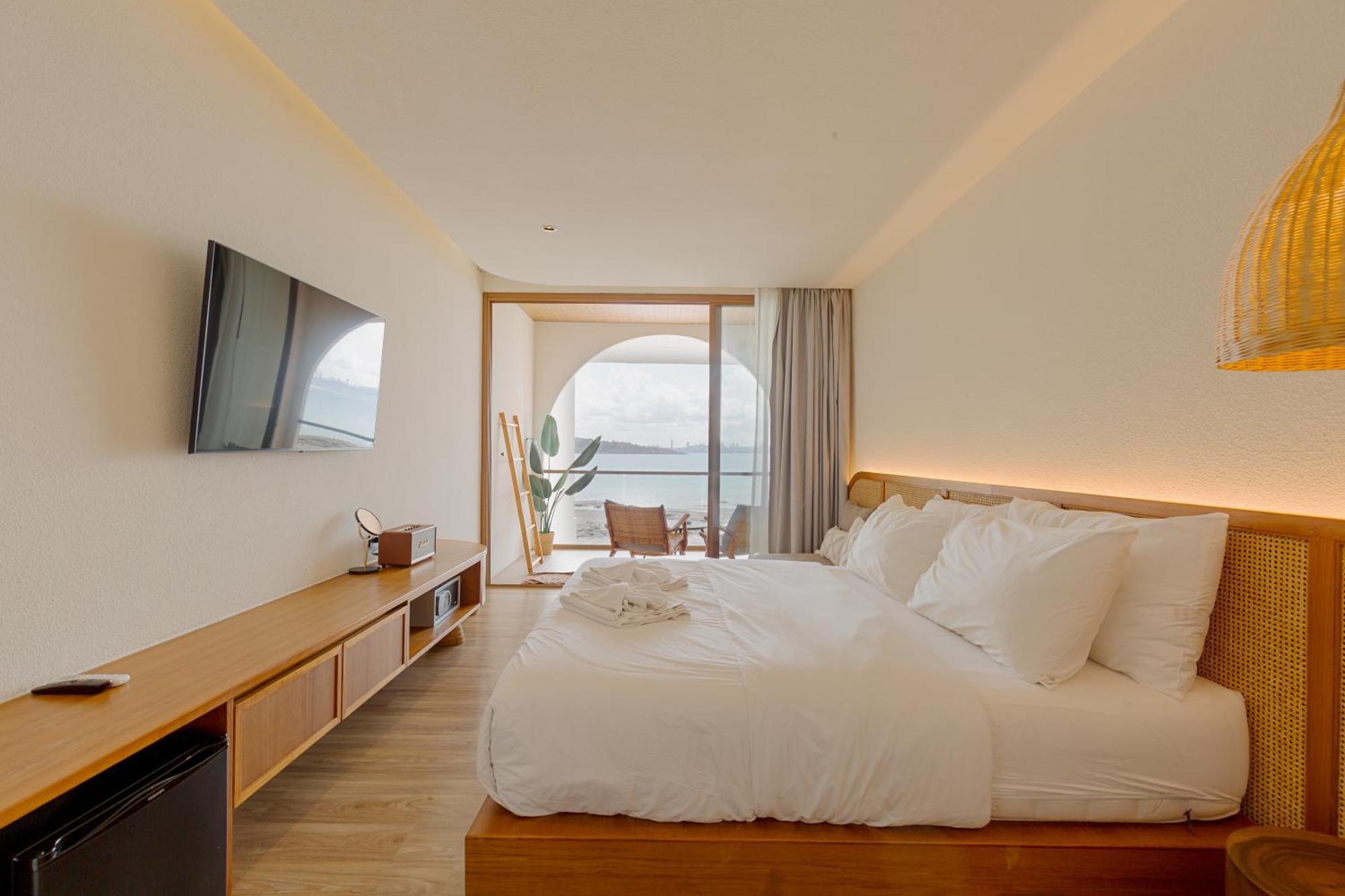Tasana Bar And Luxury Resort Ko Lan Luaran gambar