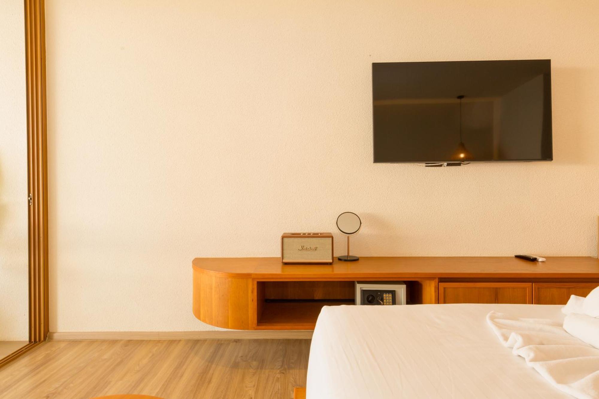 Tasana Bar And Luxury Resort Ko Lan Luaran gambar